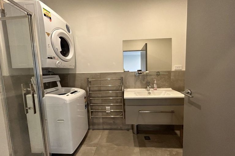 Photo of property in Wyndham Gardens Apartments, 30 Red Oaks Drive, Frankton, Queenstown, 9300