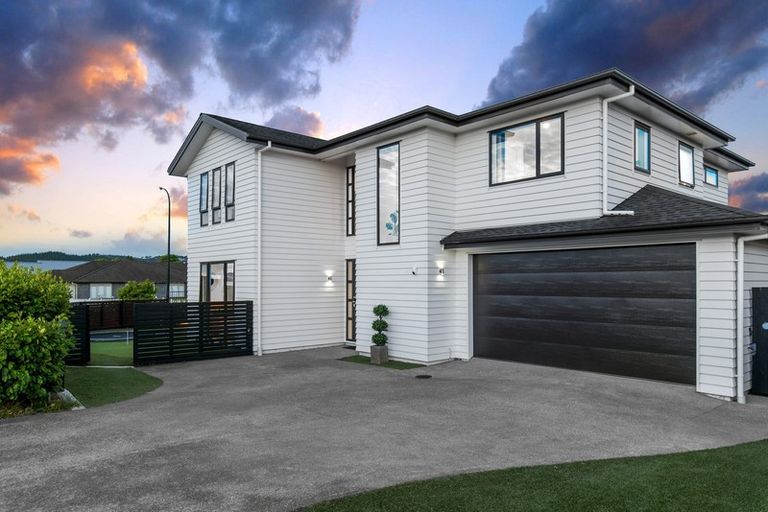 Photo of property in 31 Pohutukawa Parade, Riverhead, 0820