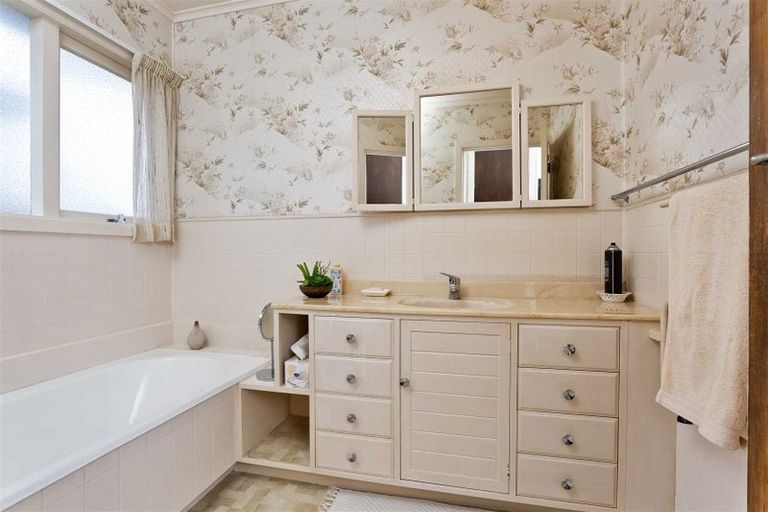 Photo of property in 87 Hillcrest Avenue, Hillcrest, Auckland, 0627