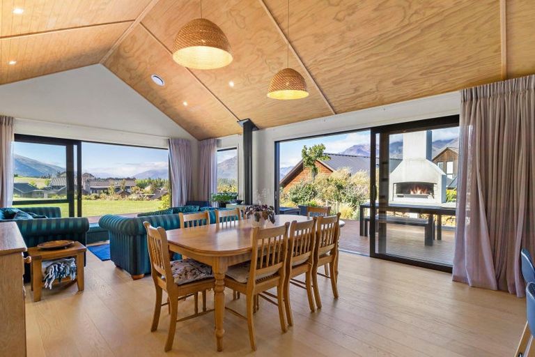 Photo of property in 9 Arran Lane, Jacks Point, Queenstown, 9371