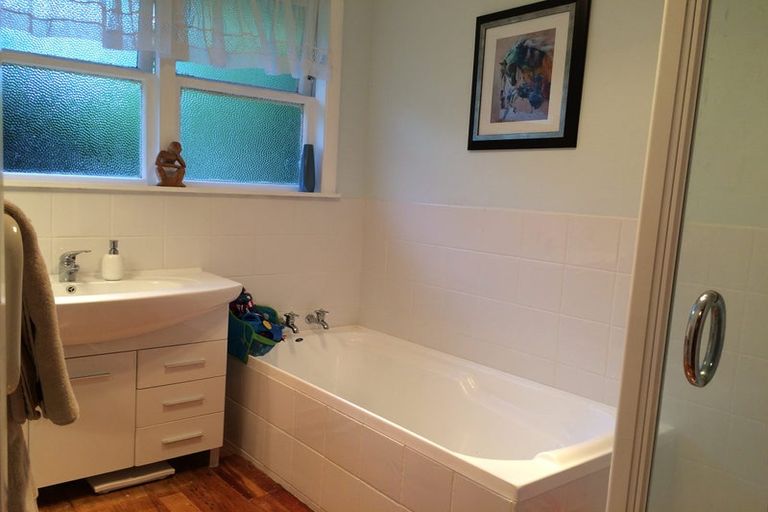 Photo of property in 18 Whirinaki Crescent, Heretaunga, Upper Hutt, 5018