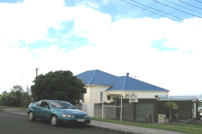 Photo of property in 2 Wanganella Street, Birkenhead, Auckland, 0626