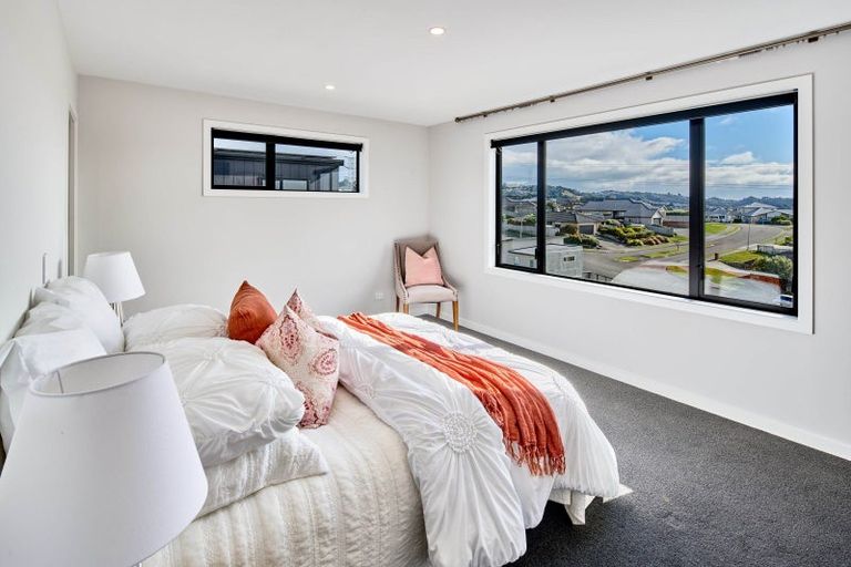 Photo of property in 15 Yorkshire Close, Whitby, Porirua, 5024