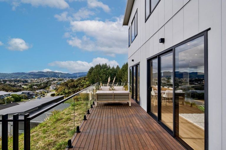 Photo of property in 15 Yorkshire Close, Whitby, Porirua, 5024