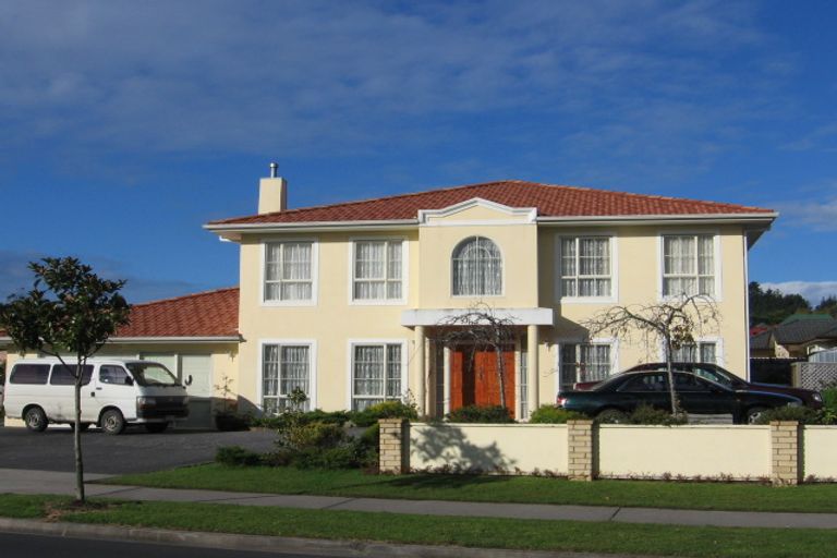 Photo of property in 32 Middlefield Drive, East Tamaki Heights, Auckland, 2016