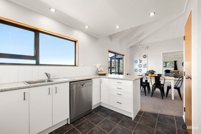 Photo of property in 41 Pekanga Road, Normandale, Lower Hutt, 5010