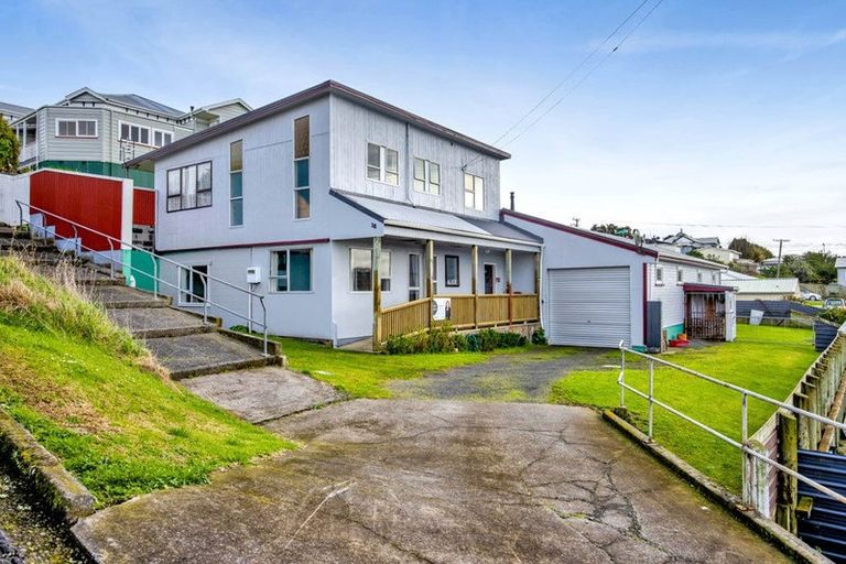 Photo of property in 18 Cambridge Street, Patea, 4520