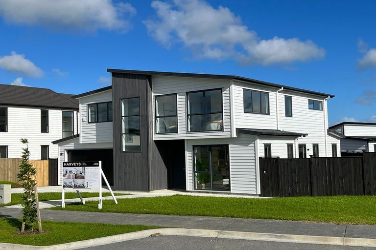Photo of property in 9 Korowhiti Road, Clarks Beach, 2122