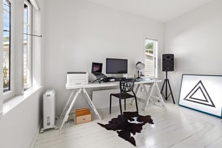 Photo of property in 20 Mantell Street, Seatoun, Wellington, 6022