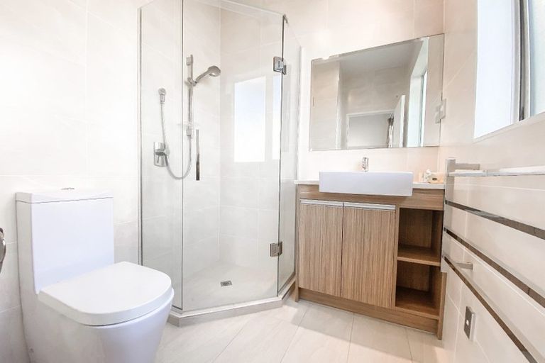 Photo of property in 21 Loughros Place, Pinehill, Auckland, 0632