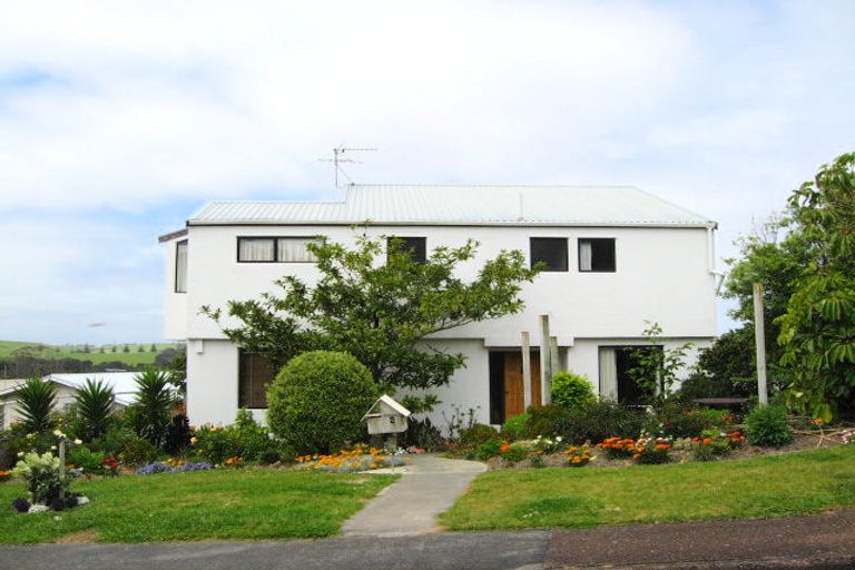 Photo of property in 4 Kotanui Avenue, Army Bay, Whangaparaoa, 0930