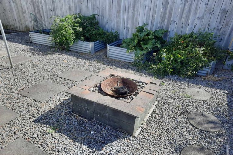 Photo of property in 27 Rospeath Crescent, Spotswood, New Plymouth, 4310