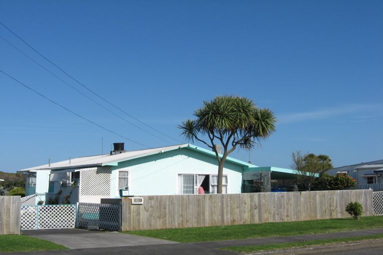 Photo of property in 33 Egmont Street, Castlecliff, Whanganui, 4501