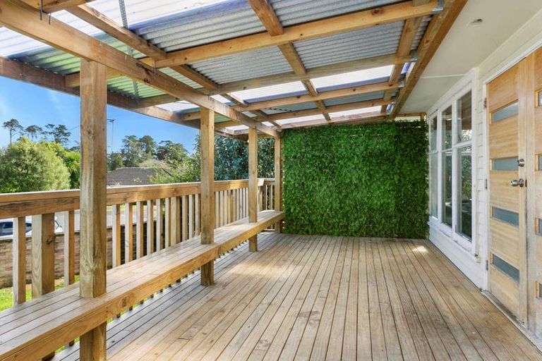 Photo of property in 10 Serjeant Street, Henderson, Auckland, 0612