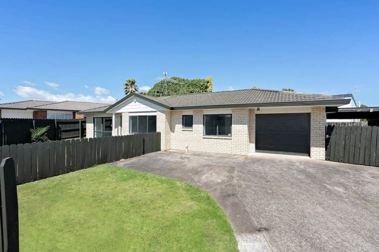 Photo of property in 7 Nerissa Place, Randwick Park, Auckland, 2105