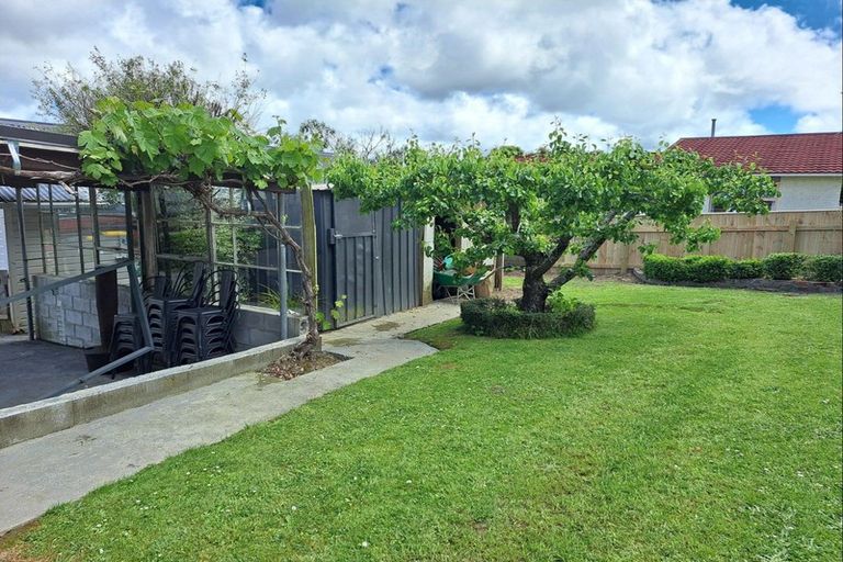 Photo of property in 97 Weraroa Road, Levin, 5510