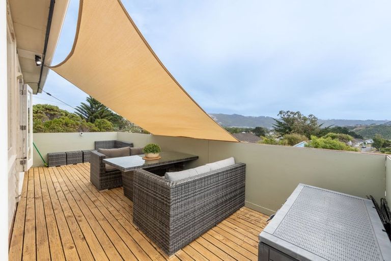 Photo of property in 11 Dorset Grove, Cannons Creek, Porirua, 5024