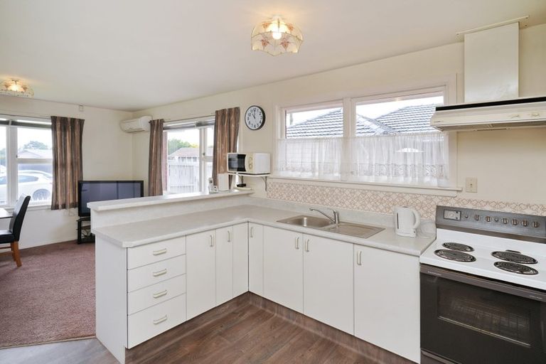 Photo of property in 39 Lake Terrace Road, Burwood, Christchurch, 8061