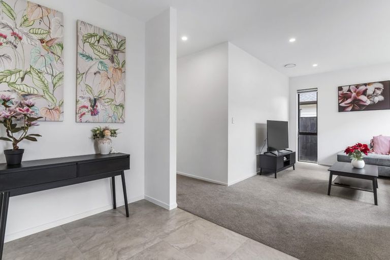 Photo of property in 10 Huaota Place, Botany Downs, Auckland, 2010