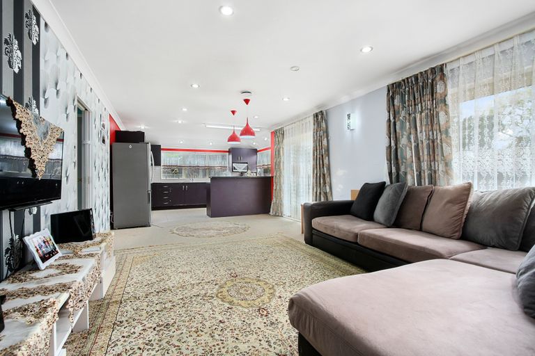 Photo of property in 20a St Leonards Road, Kelston, Auckland, 0602