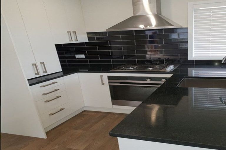 Photo of property in 25c View Road, Henderson, Auckland, 0612