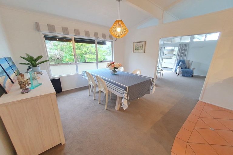 Photo of property in 2/42 Knightsbridge Drive, Forrest Hill, Auckland, 0620