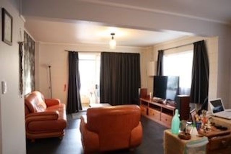 Photo of property in 12 Holt Avenue, Torbay, Auckland, 0630