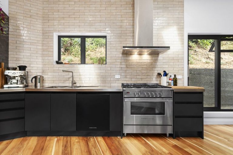 Photo of property in 16 Tully Street, Kilbirnie, Wellington, 6022