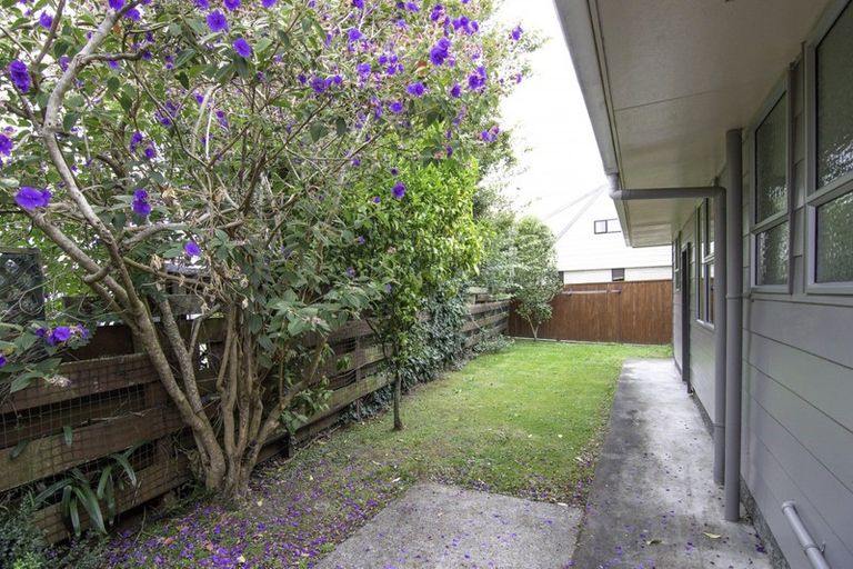 Photo of property in 8a Earl Place, Hokowhitu, Palmerston North, 4410
