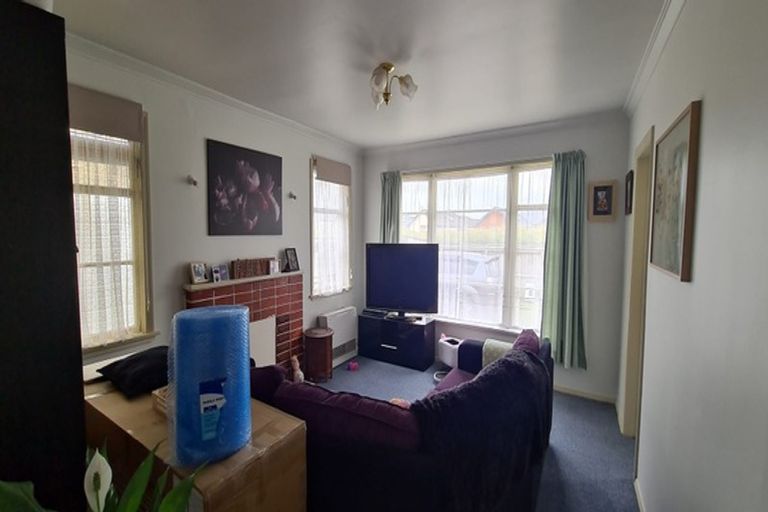 Photo of property in 28 Gibbons Street, Upper Hutt Central, Upper Hutt, 5018