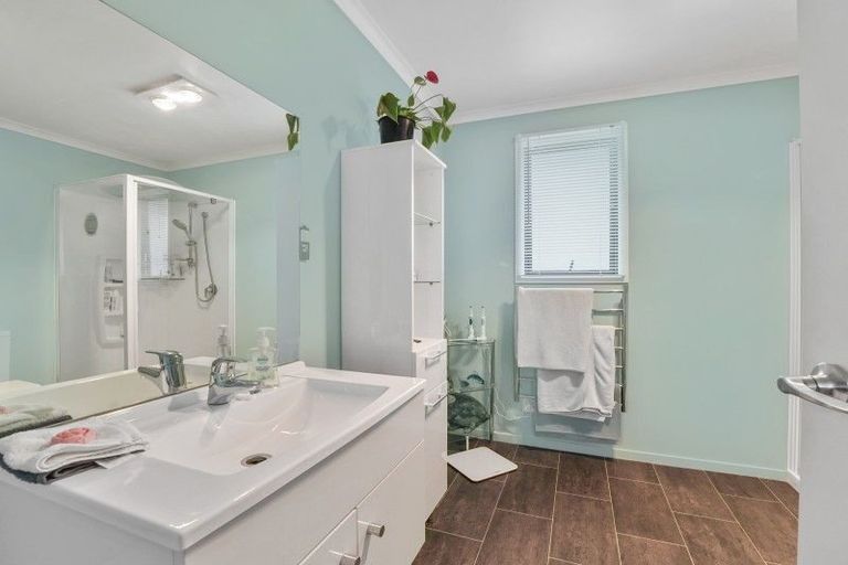 Photo of property in 27 Matenga Street, Waikanae, 5036