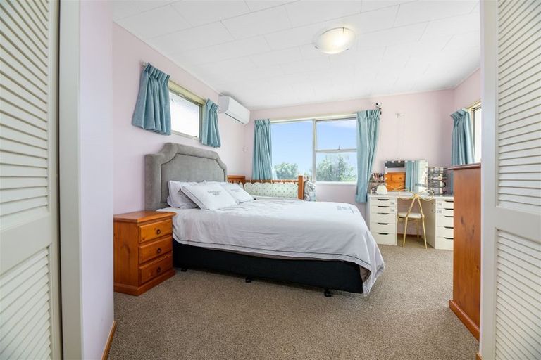 Photo of property in 35 Spence Road, Henderson, Auckland, 0612