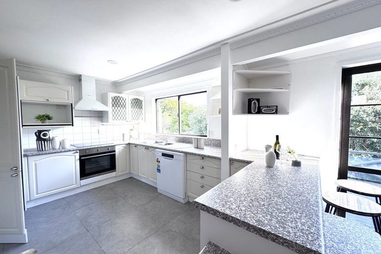 Photo of property in 30 Hoskins Avenue, Hillsborough, Auckland, 1042