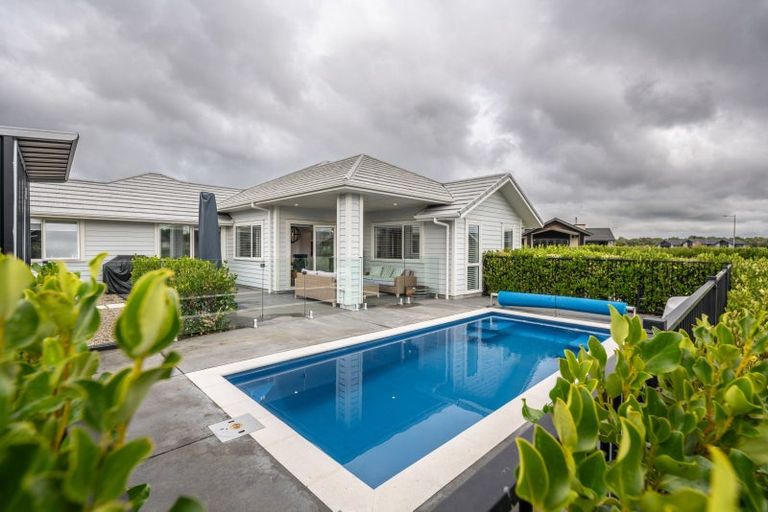 Photo of property in 32 Mike Smith Drive, Cambridge, 3434