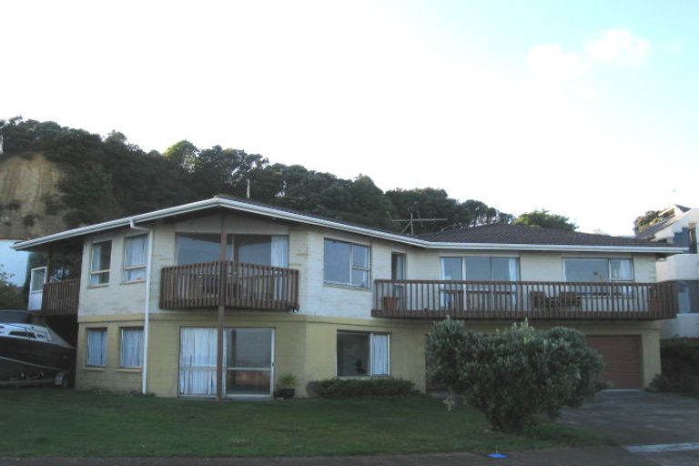 Photo of property in 28 Sunset Parade, Plimmerton, Porirua, 5026