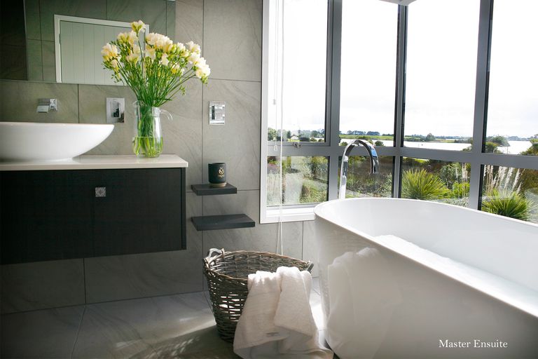 Photo of property in 12 Portofino Point, Karaka, Papakura, 2113