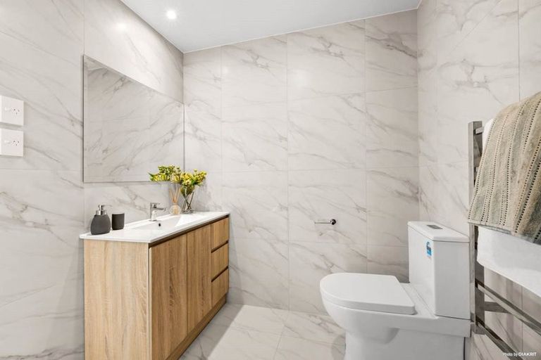 Photo of property in 2/60 Kelman Road, Kelston, Auckland, 0602