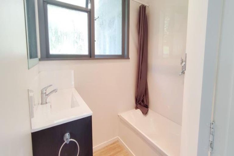 Photo of property in 8 Granby Place, Westown, New Plymouth, 4310