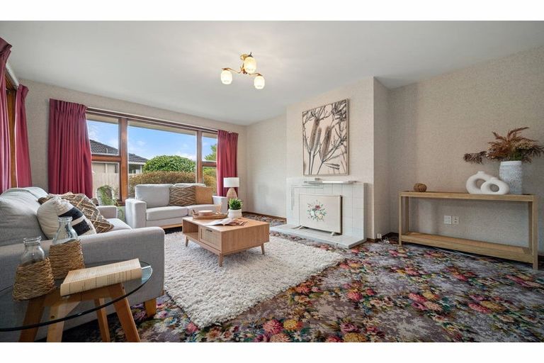 Photo of property in 12 Blossomdale Place, Bishopdale, Christchurch, 8053