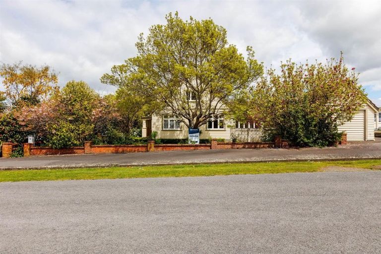 Photo of property in 1 Edward Street, Dannevirke, 4930