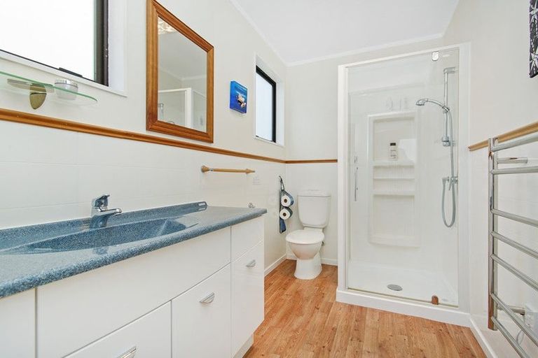 Photo of property in 78 Victory Crescent, Tawa, Wellington, 5028