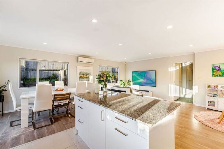 Photo of property in 14 Nirmal Place, Sunnyvale, Auckland, 0612