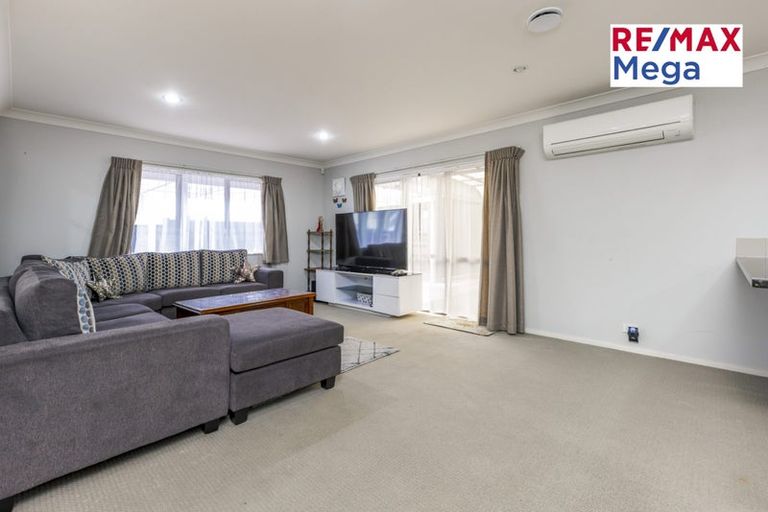 Photo of property in 10 Terrasini Drive, Flat Bush, Auckland, 2019