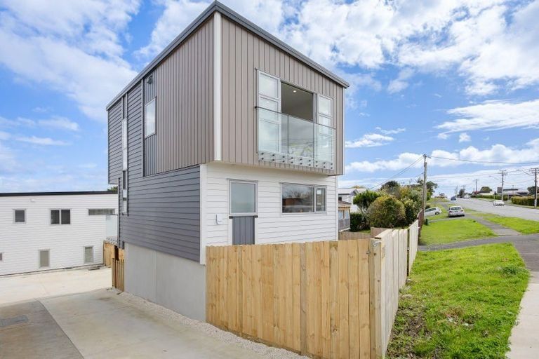 Photo of property in 298f Sunset Road, Windsor Park, Auckland, 0632
