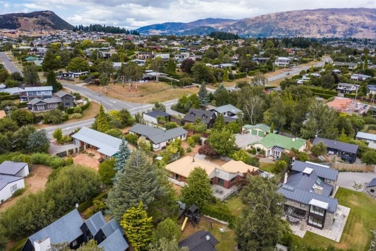 Photo of property in 144 Beacon Point Road, Wanaka, 9305