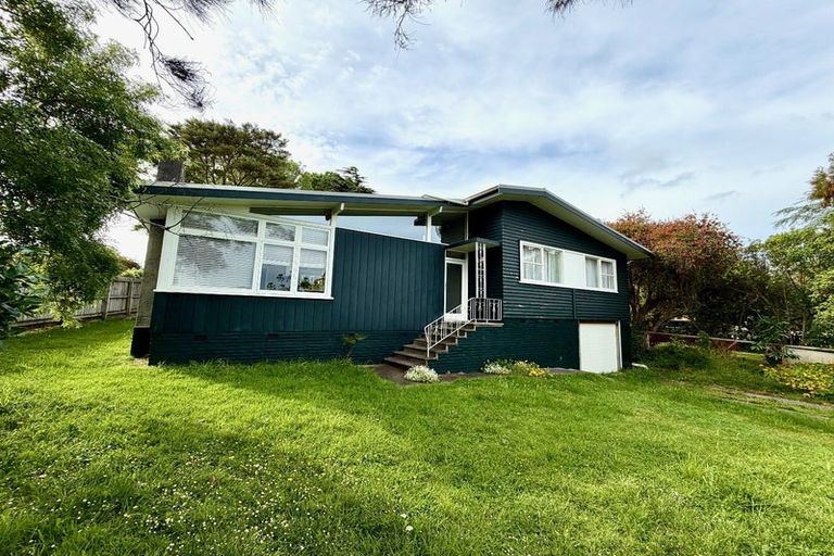 Photo of property in 23 Gill Avenue, Te Atatu Peninsula, Auckland, 0610