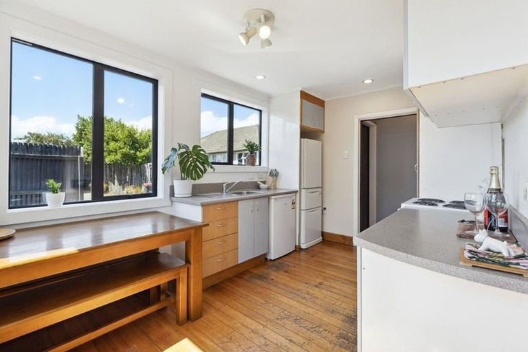 Photo of property in 2/7 Wilmot Street, Northcote, Christchurch, 8052