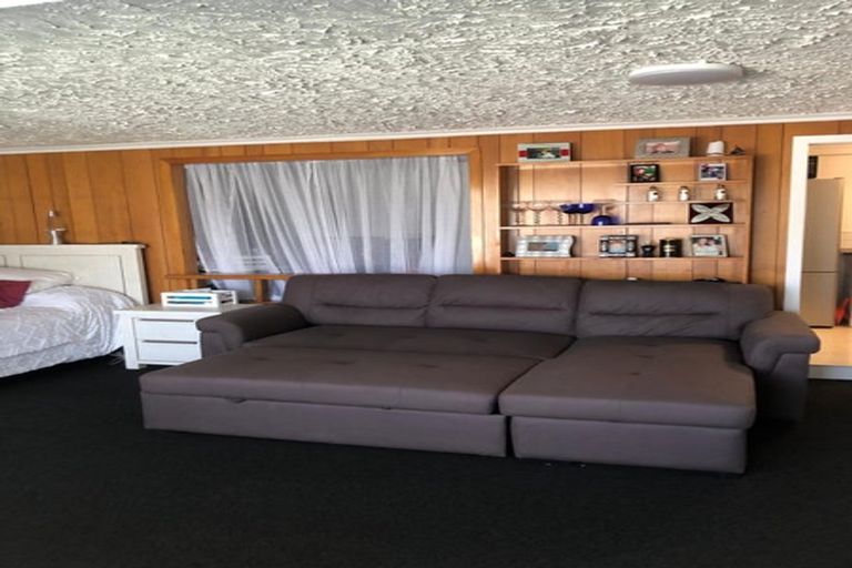 Photo of property in 113 Akaroa Drive, Maupuia, Wellington, 6022