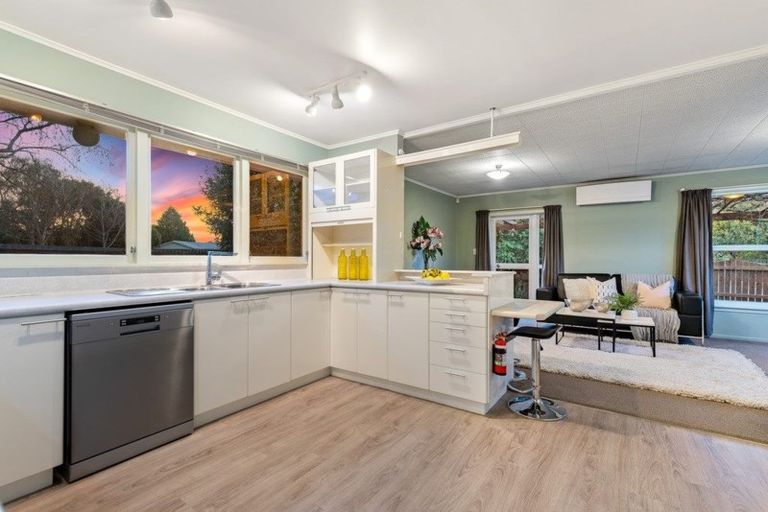 Photo of property in 15 Tralee Place, Bishopdale, Christchurch, 8053