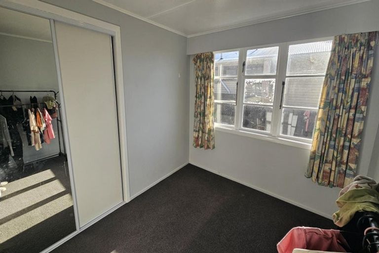 Photo of property in 77 Mould Street, Waitara, 4320
